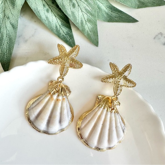 2/$30🌵 Gold Seashell Starfish Caspian Collection Earrings European Beachy NEW - Picture 1 of 9